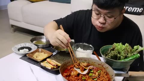 ASMR Mukbang stir fried spicy pork Legend kfood eatingshow