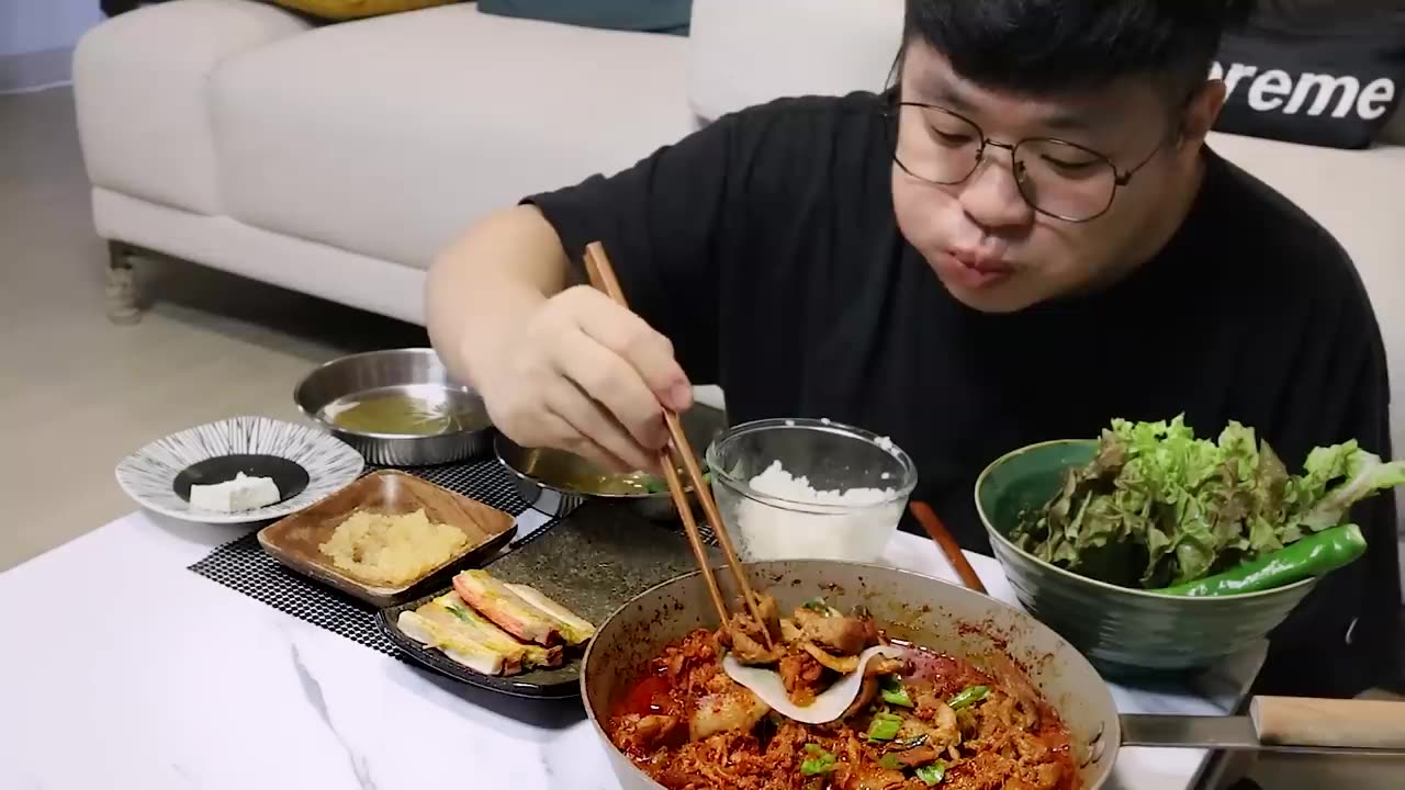 ASMR Mukbang stir fried spicy pork Legend kfood eatingshow