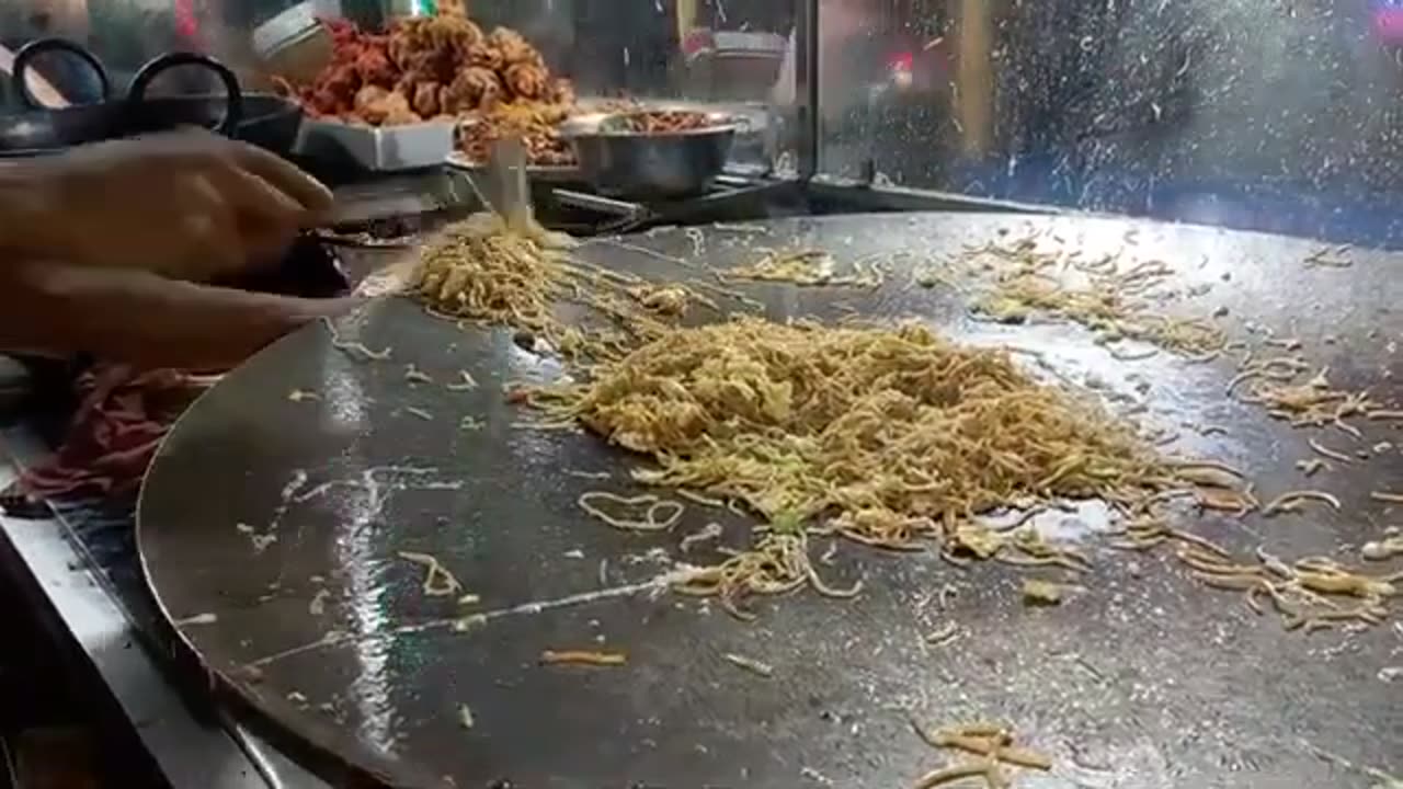 Roll & Chumin Food Shop