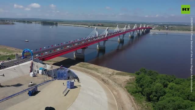 Russia and China open first road bridge RT