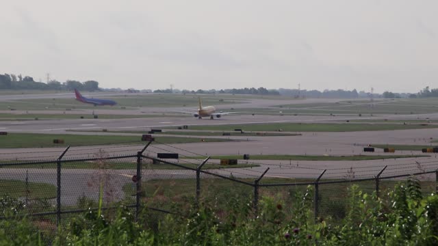 Boeing 737-800 Operating as Southern Air Flt 524 Departing St. Louis Lambert Intl