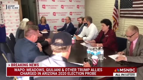 🍊 Reporters details ex-assistant rejecting Trump's handshake in front of jurors