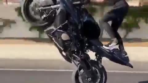 Girl doing amazing bike stunt💫🔥