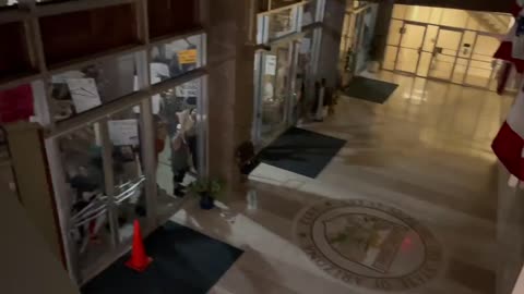 Mob attempts to storm AZ Senate while lawmakers were in session