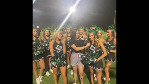 Southlake Carroll Cheeerleaders Olivia Macleod and Macey Robbins