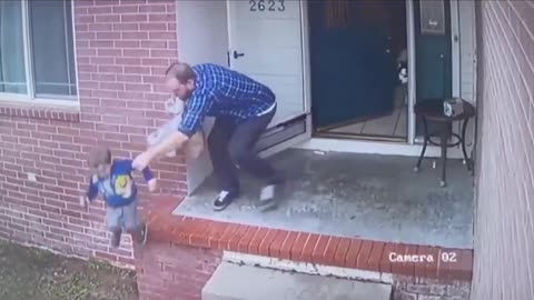 "Heroic Reflexes: Dad's Lightning-Fast Save of Son's Fall!"
