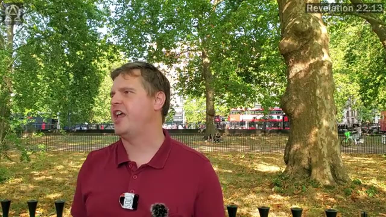 Speakers Corner_Man Comes With Muslim Youngsters_He Doesn't Like It When Bob Get