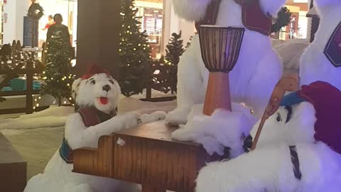 Bear cartoons singing anf dancing in dubai mall