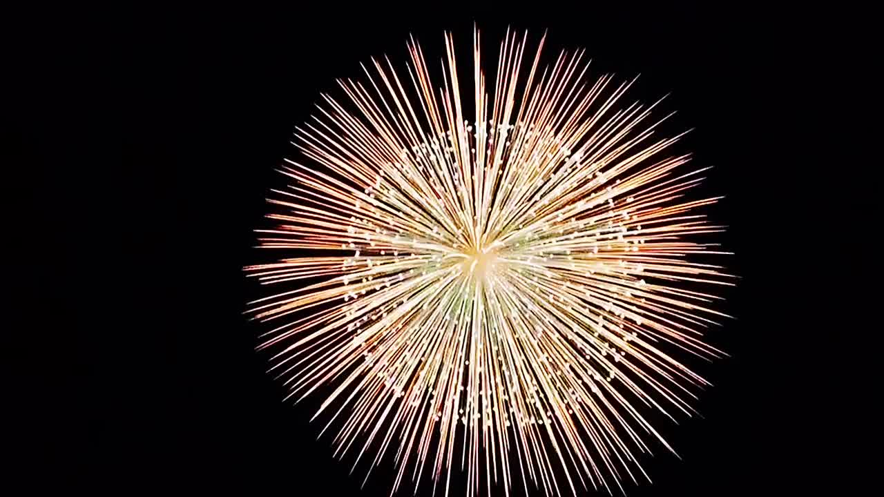 This firework is worth a few extra seconds to see the end. It's beautiful