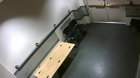 1657HQOB02PrisonerProcessingLobby_2021-01-05_20h00min01s407ms.mp4
