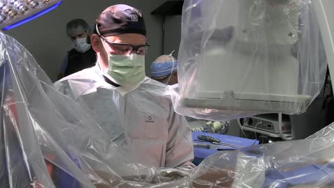 Percutaneous pinning of a femoral neck fracture