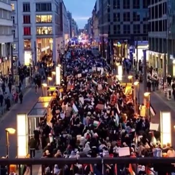 Massive pro-Palestine protest today in Berlin!