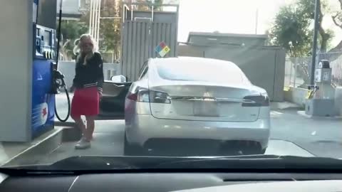 1322. 😊Time to fill up the Tesla!💖