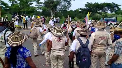 Minga marcha por las calles de Sampués