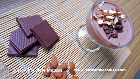 Luxurious Keto Chocolate Mousse: A Decadent Low-Carb Dessert! 🍫🥄