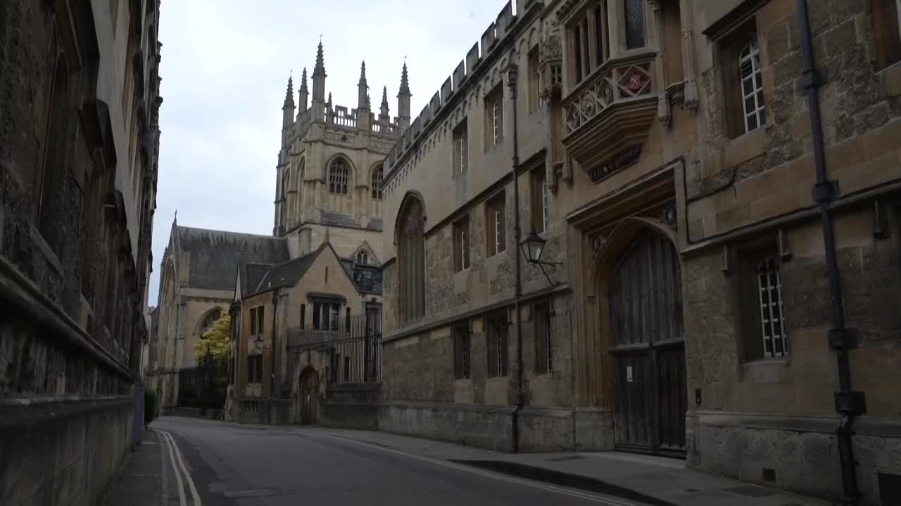 La interrupción de los ensayos de vacuna de Oxford no es revés, dice Londres