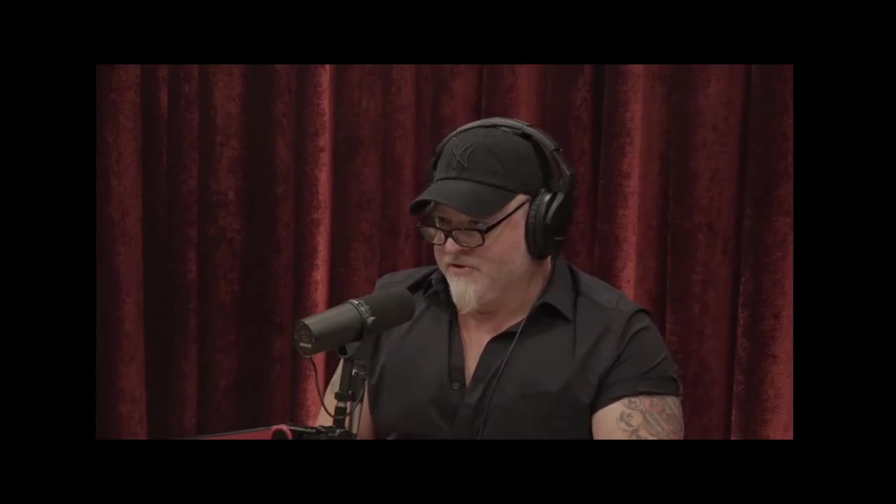 Joe Rogan & Luis Elizondo | UFOs and the military implications