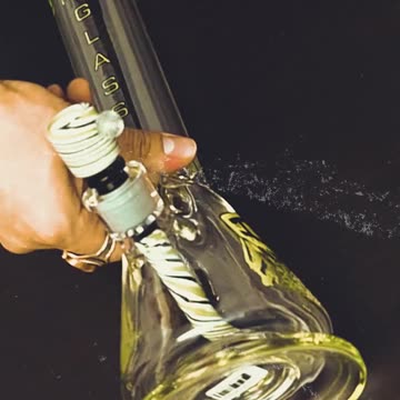 Get ready to chill like never before with the 𝗜𝗖 𝗚𝗟𝗔𝗦𝗦 𝗕𝗲𝗮𝗸𝗲𝗿