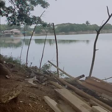 Relax on the lake while looking for the wind