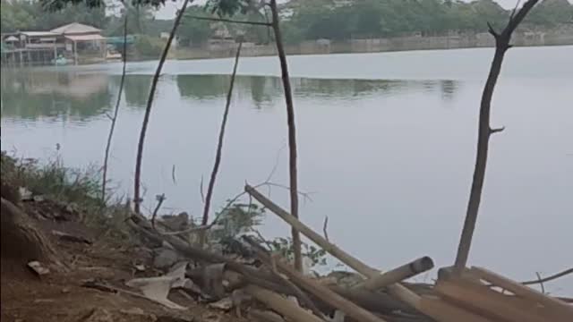 Relax on the lake while looking for the wind