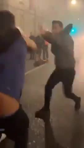 📍Ireland A group of migrants start a fight, which results in them getting