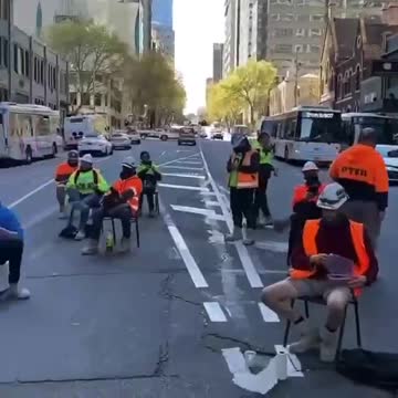 Australia: Construction workers protest vaccine mandates, stage sit in, shut down street