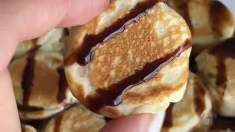 MINI BANANA PANCAKES....WHERE MY PANCAKES LOVERS AT????!!!!!!!