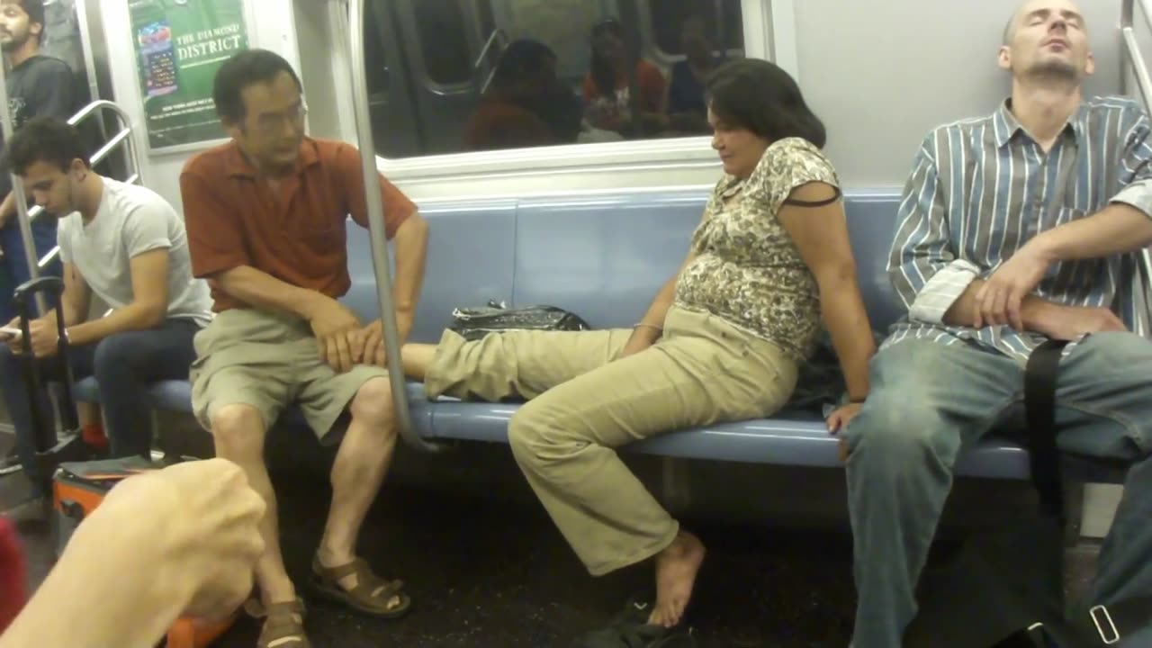 Luodong Massages Reluctant Woman On Subway