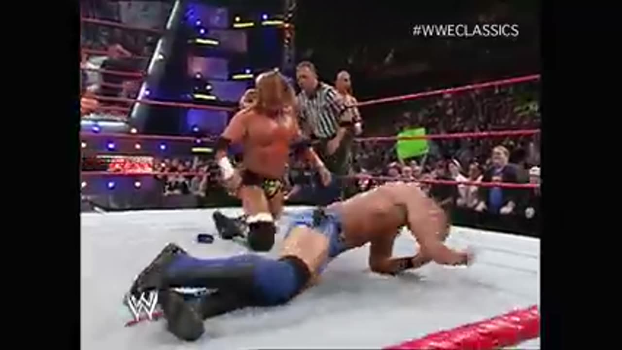 (2006.12.11) Edge vs Triple H - Monday Night Raw - WWE