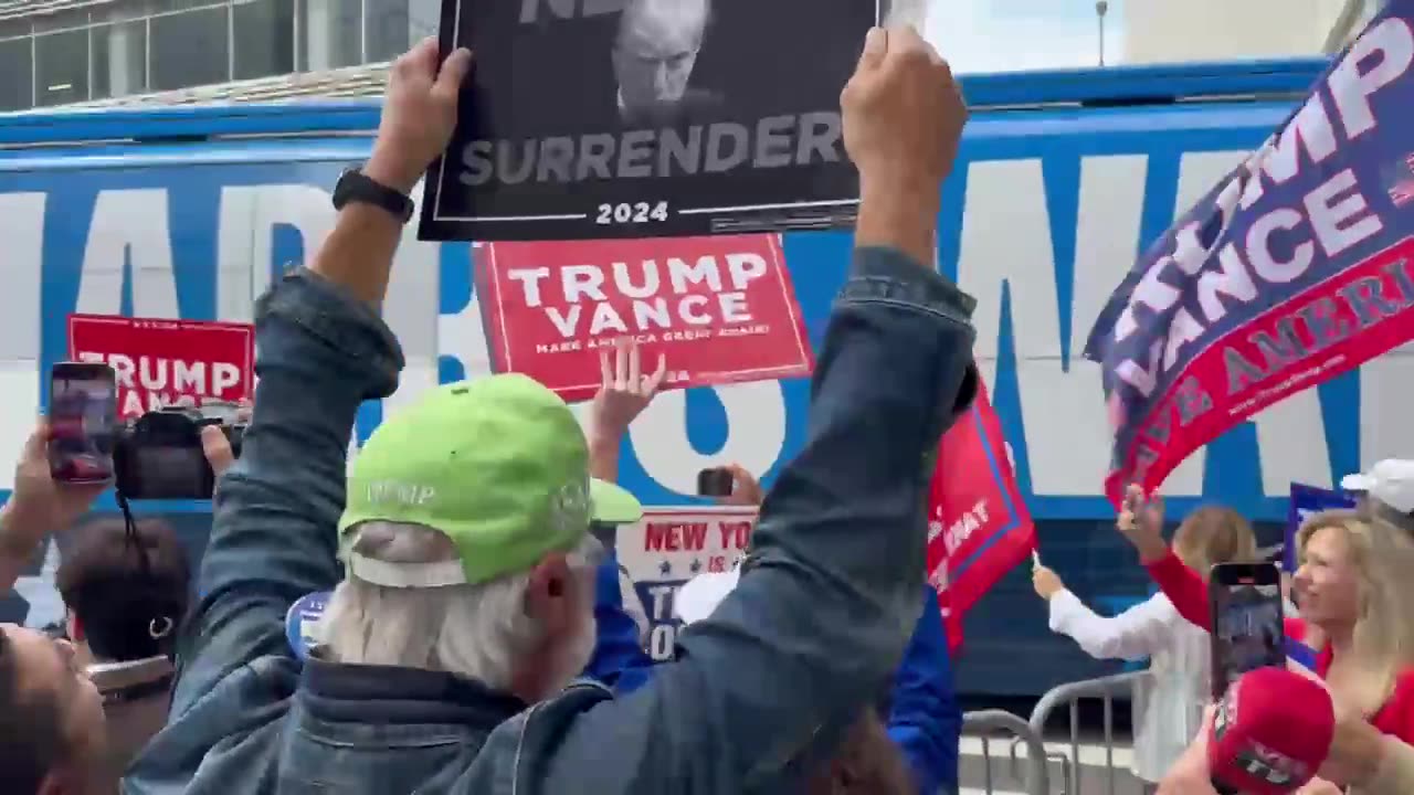 Trump supporters surround the Kamala-Walz campaign bus in NYC!!