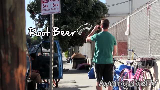 Social experiment: "Drunk" man leaves wallet with homeless