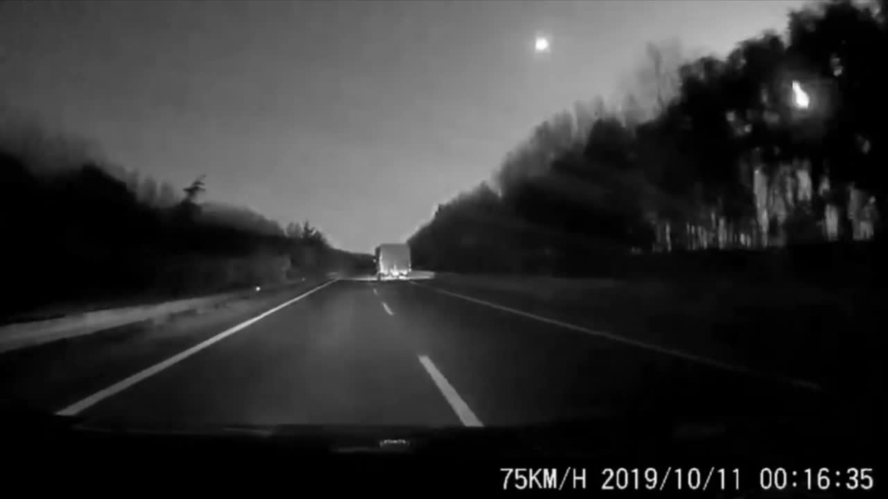 Ananova - Viral: Meteor Crashing To Earth Lights Up Night Sky