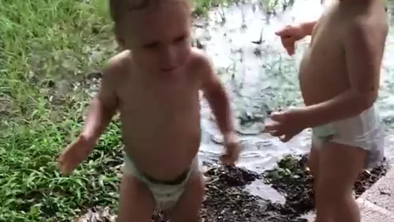 A Baby Pushed His Brother Into Rain and Mud Puddles, but Luckily His Brother Didn’t Fall