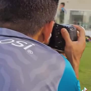 Babar Azam capture the photo with DSLR camera. Tiktok&Snack trending.