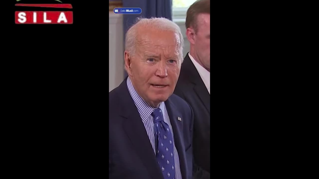 Moment Biden scolds reporter for breaking White House protocol