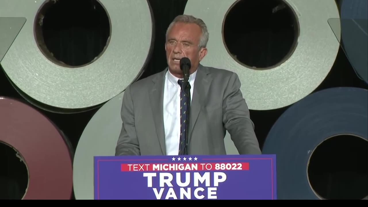 RFK JR CAMPAIGNS FOR TRUMP IN WALKER MI