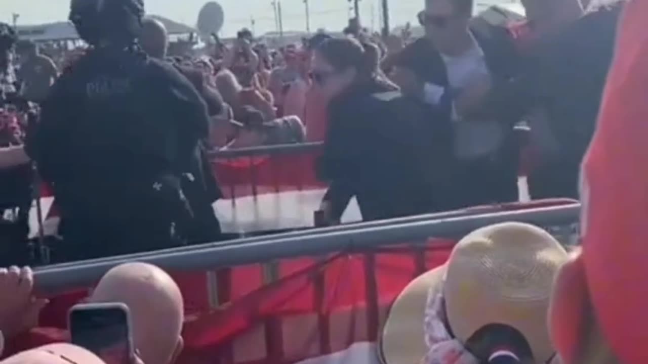 Footage from behind during the Trump rally shooting
