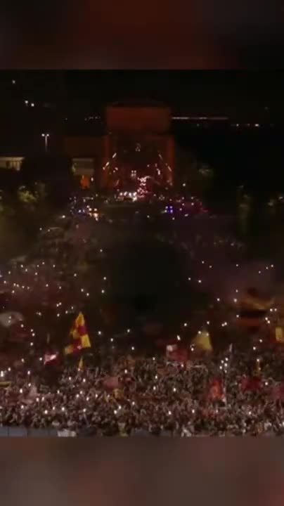 Paulo Dybala being unveiled to AS Roma fans is unbelievable 🤯❤️