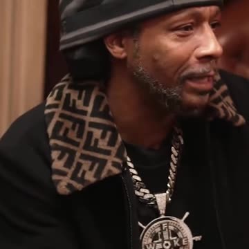 Revolutionizing Comedy: How the Internet Forces Comedians to Evolve