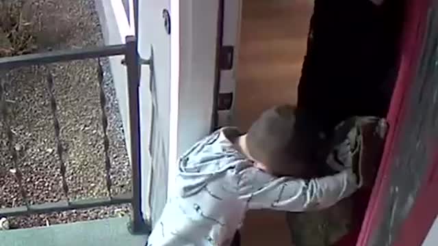 Kid’s Ninja Reflexes Stop His Brother Locking Him Out | LADbible