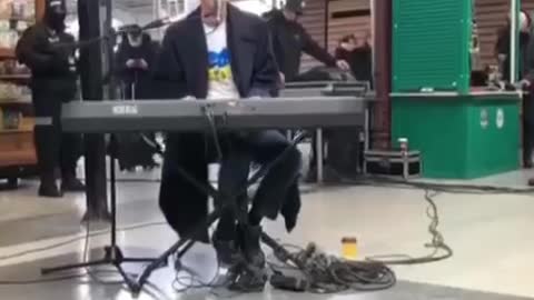 Tom Odell, British singer, performing for Ukrainian refugees at the Bucharest railway station