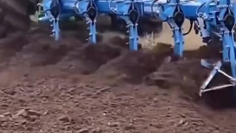 Field Demo Of Lemken's 1780 Plough in Ireland __