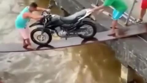 Motorcycle crossing the river is so funny