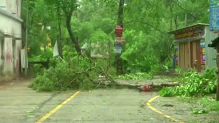 Cyclone bears down on India's east coast