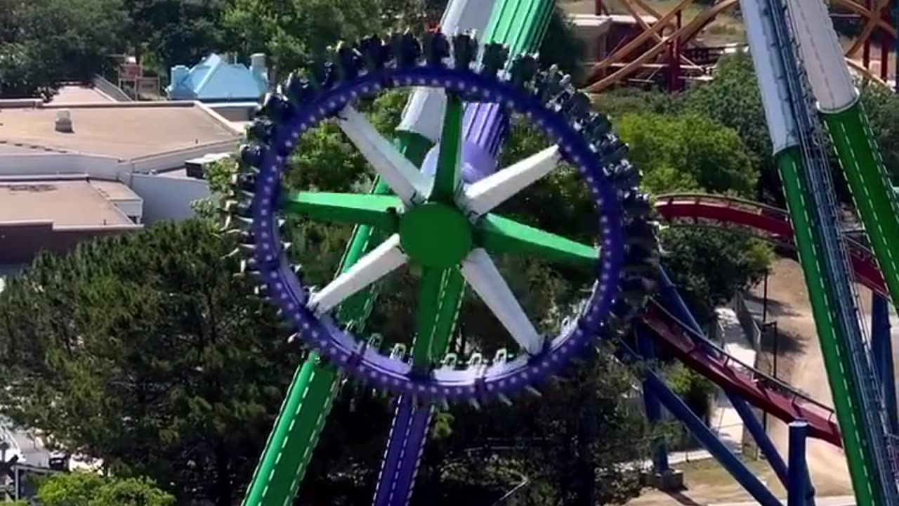 THE JOKER ~Carnival Of Chaos One Of The World’s Tallest Pendulum Rides Stands At Record-Breaking 17 Stories In The Air!