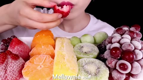 ASMR FROZEN FRUITS 얼린과일 STRAWBERRY, GRAPE, KIWI, PINEAPPLE, BLACKBERRY etc. EATING SOUNDS MUKBANG 먹방