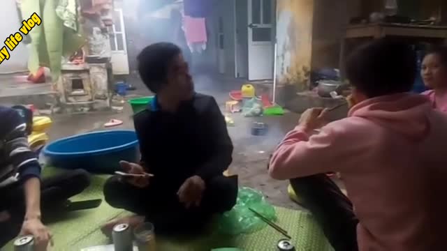 warmly welcomed by the host to make burnt fish