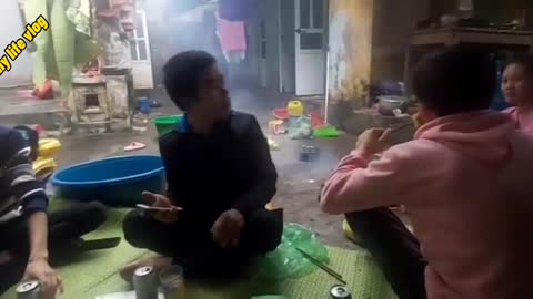 warmly welcomed by the host to make burnt fish