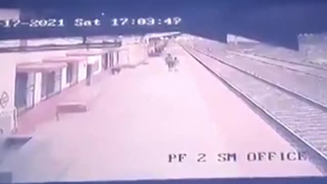 Indian 'superhero' rescue young boy from train.