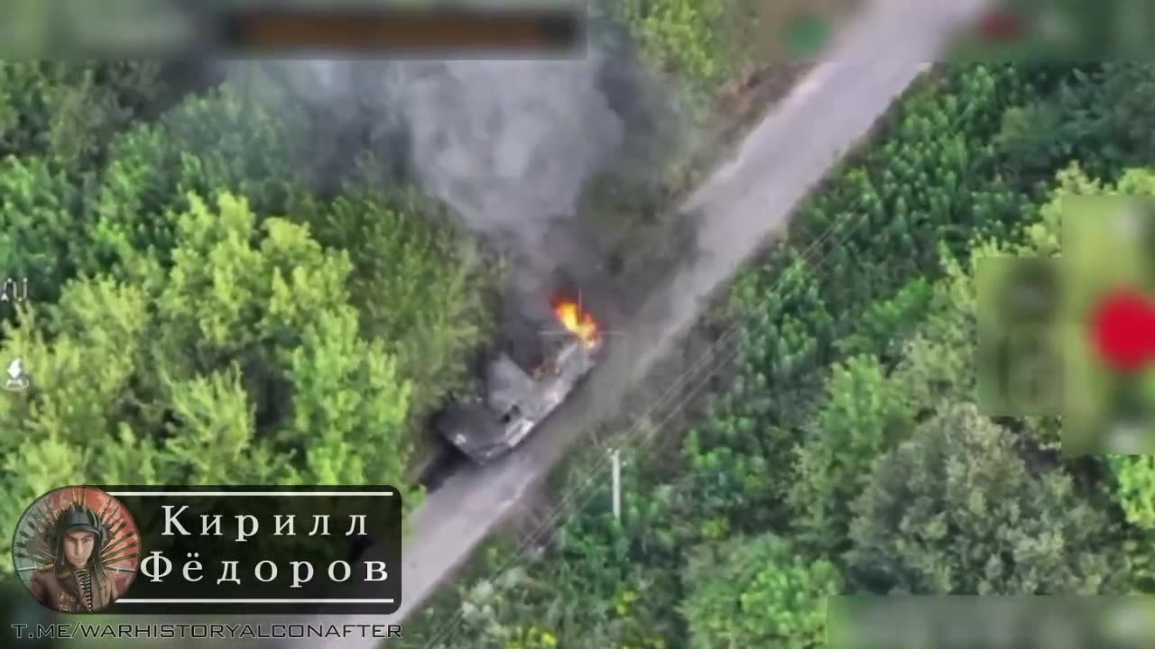 🇷🇺🇺🇦A Russian soldier burns an abandoned Ukrainian BMP-1